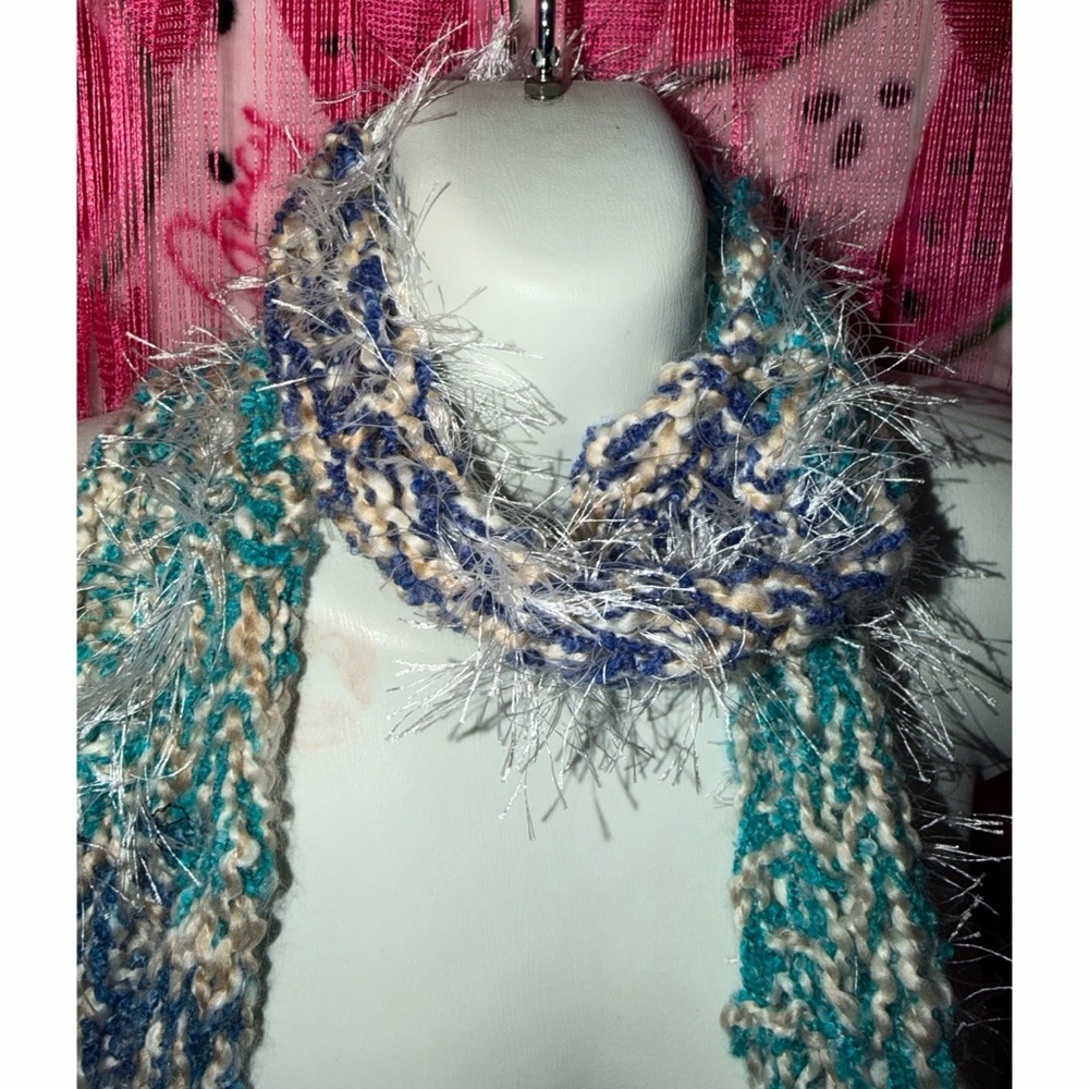 🩵 Chic Fringe Scarf - Picture 4 of 4